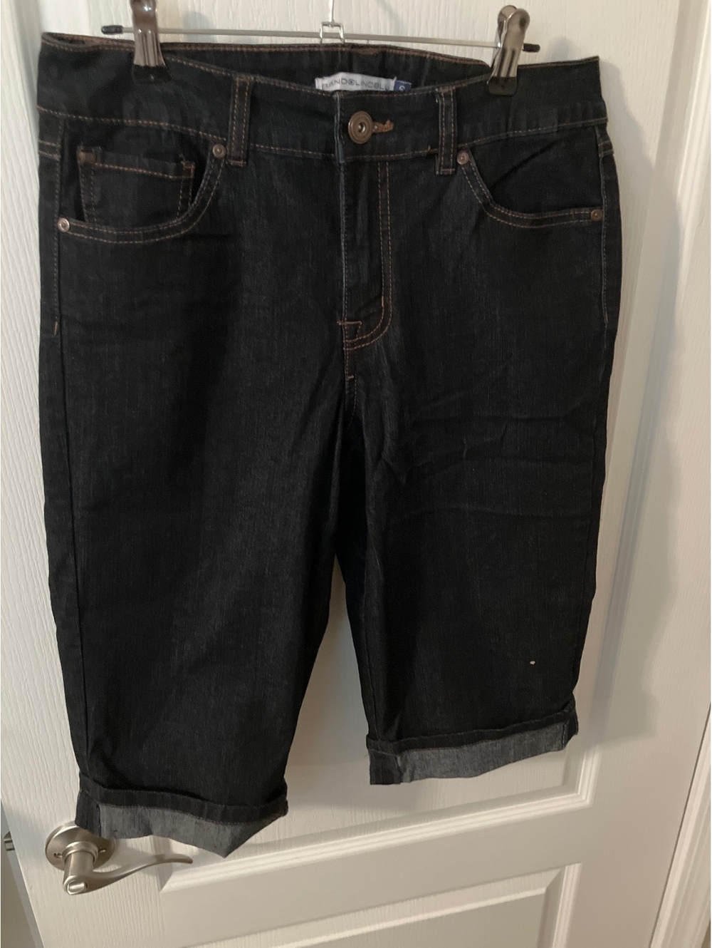 NWOT Bandolino Blu Women's Dark Wash Capri Jeans Size 6